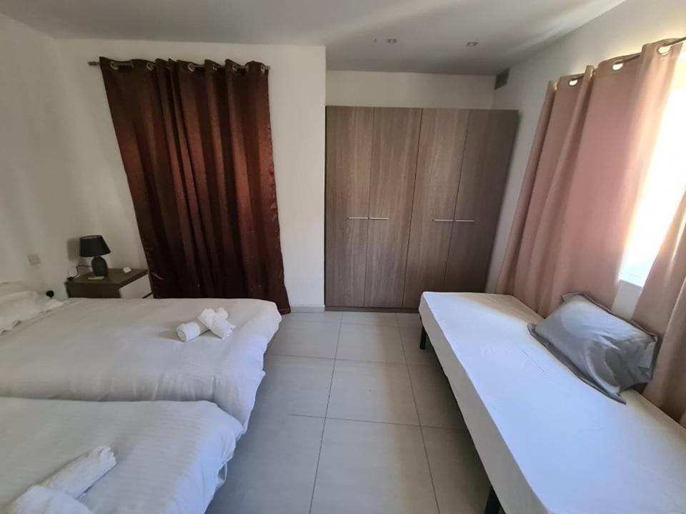 St Julians Central 2 Bedroom Apartment San Giuliano Esterno foto